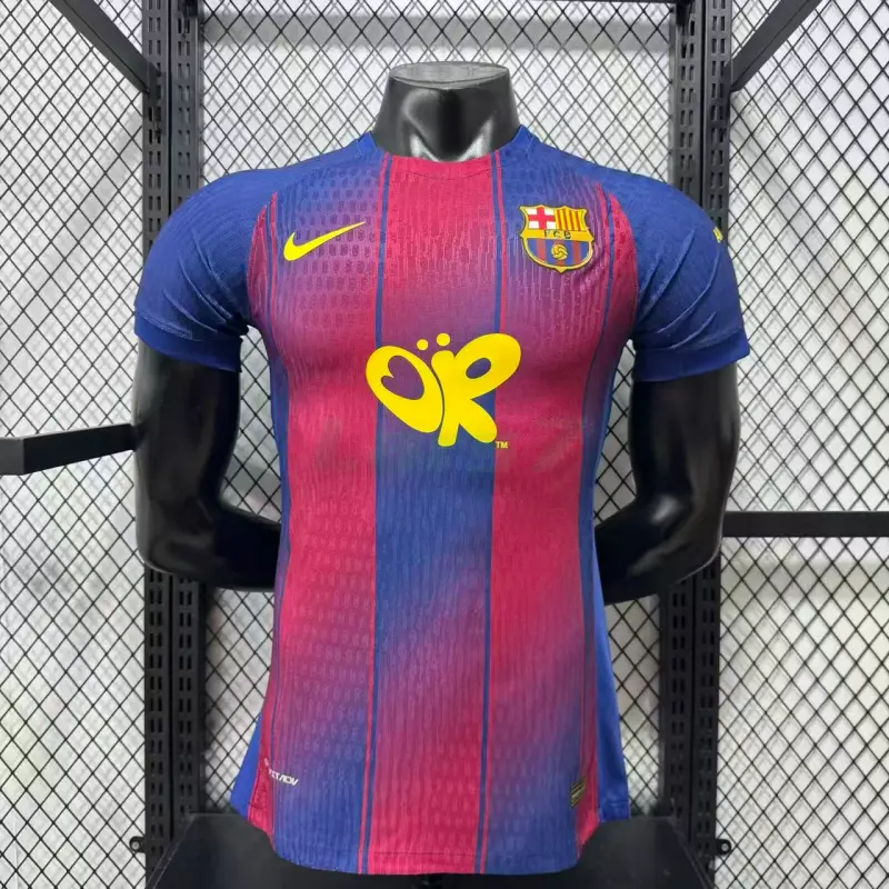 Camiseta Barcelona x Olivia Rodrigo 2025/2026 Azul/Rojo (EDICIÓN JUGADOR)
